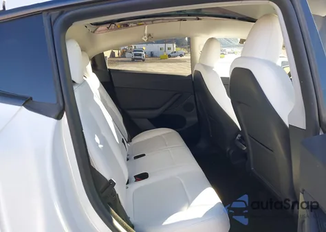 2023 Tesla Model Y Awd/Long Range Dual Motor All-Wheel Drive z USA, uszkodzony, nr VIN 7SAYGDEE0PF960363